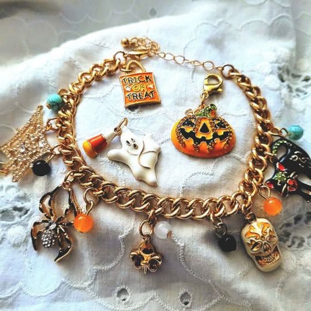 Thick Gold Charm Bracelet Halloween Charms Black Emamel Cat Spider Skull EXTRA P